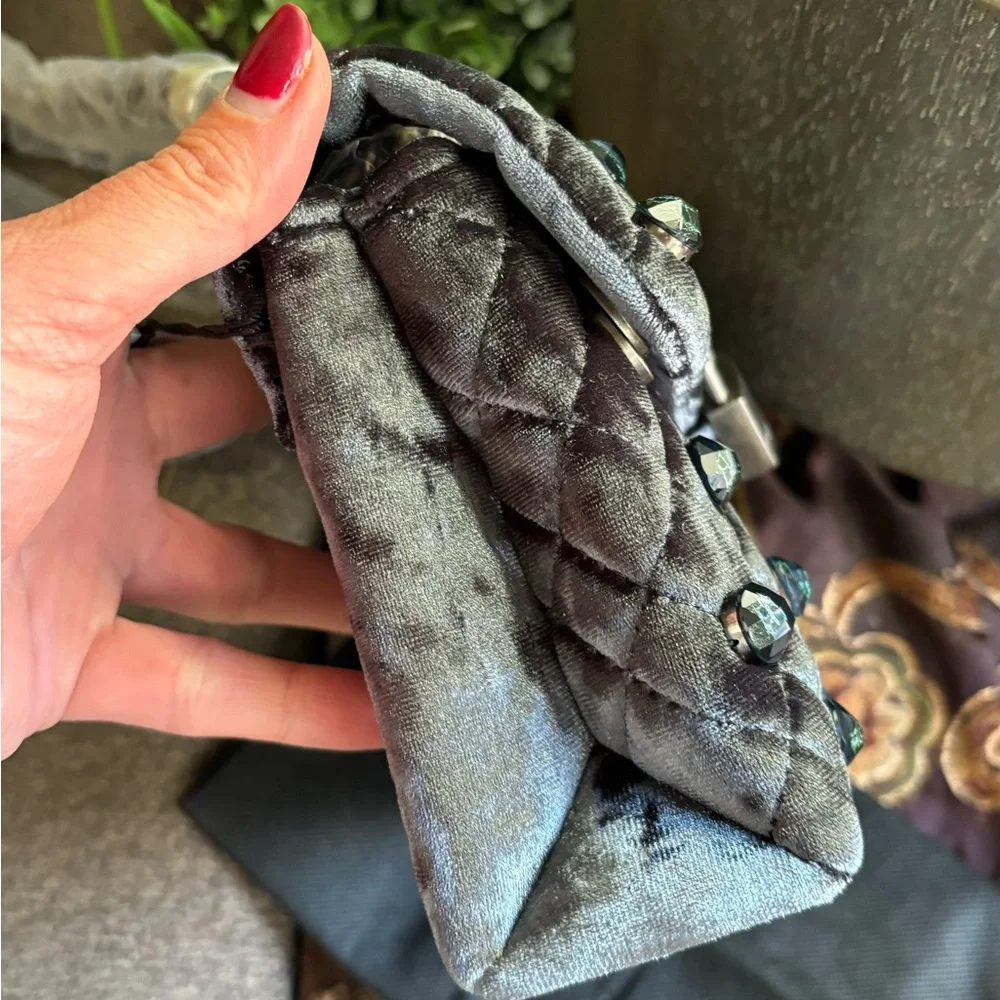 Authentic KURT GEIGER LONDON Velvet magnetic closure convertible Crosby/shoulder - Picture 6 of 16